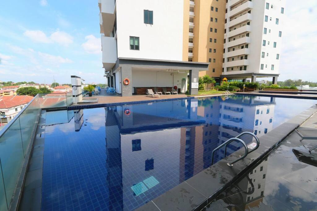 Pd D'Wharf Amazing Seaview Suite 9 Петалинг Джая Екстериор снимка