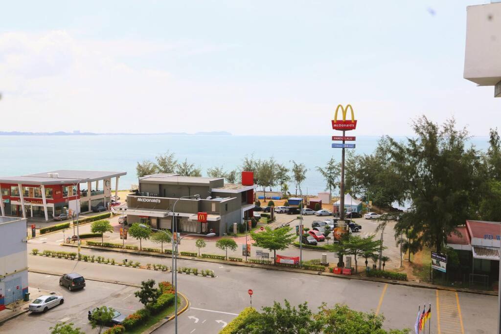 Pd D'Wharf Amazing Seaview Suite 9 Петалинг Джая Екстериор снимка